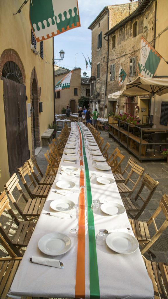 Setting the table for the Goose Dinner Montisi 2017